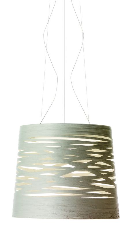 Nahaufnahme der modernen Tress Grande LED Pendelleuchte von Foscarini in Weiß, Hängeleuchte mit besonderem Design.
